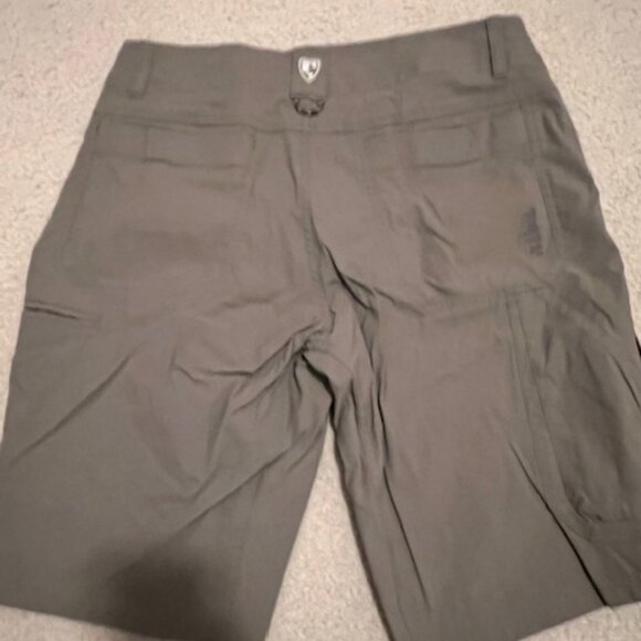KUHL Brown Tech Fabric Cargo Shorts Size Men's 32 NWOT - Picture 2 of 5